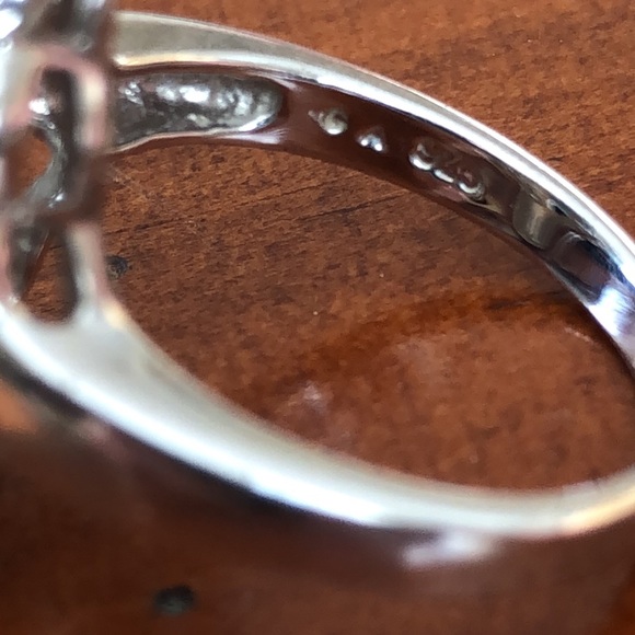 Majestic sterling silver ring with gorgeous crystal - Picture 7 of 7